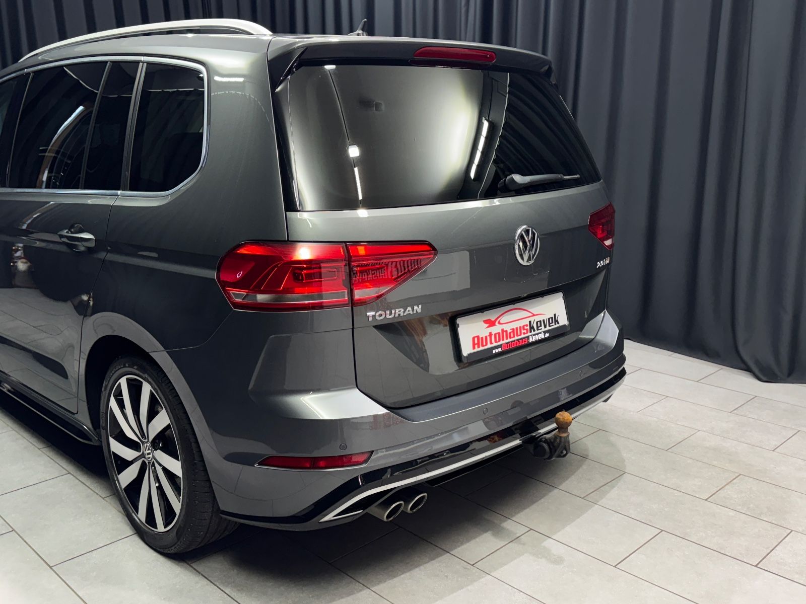 Fahrzeugabbildung Volkswagen Touran Highline|DSG|NAVI|7-SITZER|R-LINE|