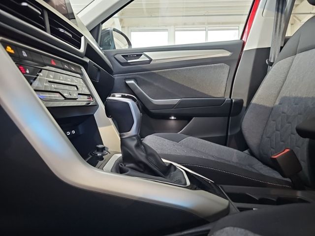 Fahrzeugabbildung Volkswagen T-Roc 1.5 TSI DSG Move NAVI SHZ APP LM17 GJR