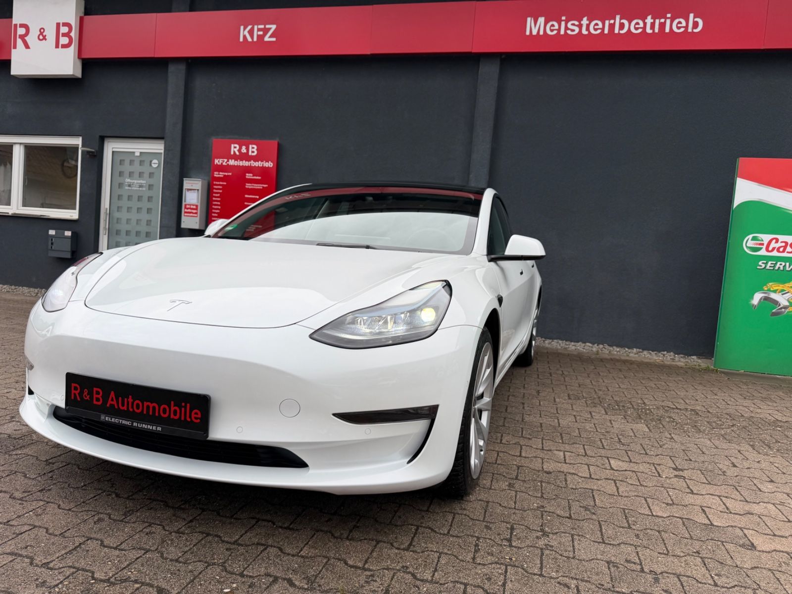 TESLA Model 3