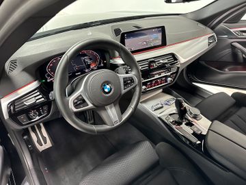 Fahrzeugabbildung BMW 530d M Sport Kam AHK LiveCockptPr Alarm HiFi 20"