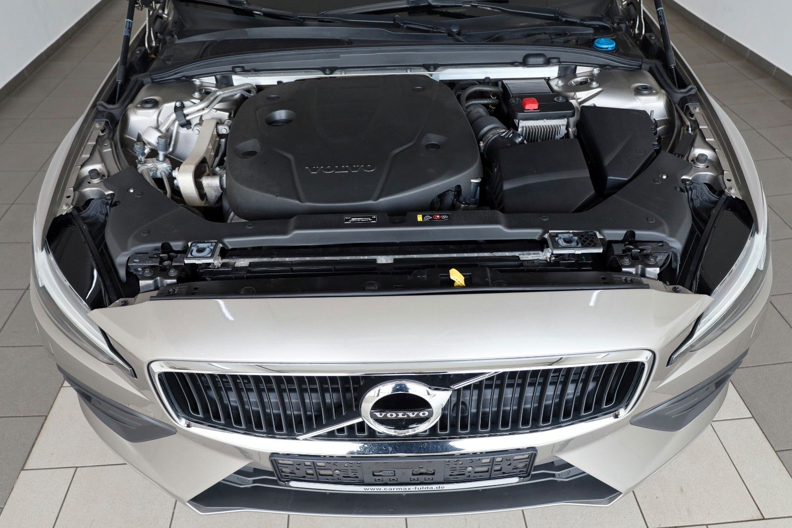 Fahrzeugabbildung Volvo V60 Momentum, T.Leder,Navi,LED,SH,PDC,AHK