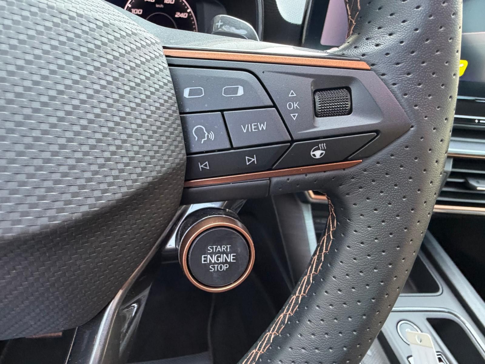 Fahrzeugabbildung CUPRA Leon VZ 2.0 TSI 4Drive >VIRTU+LED+NAVI+ACC+PDC+