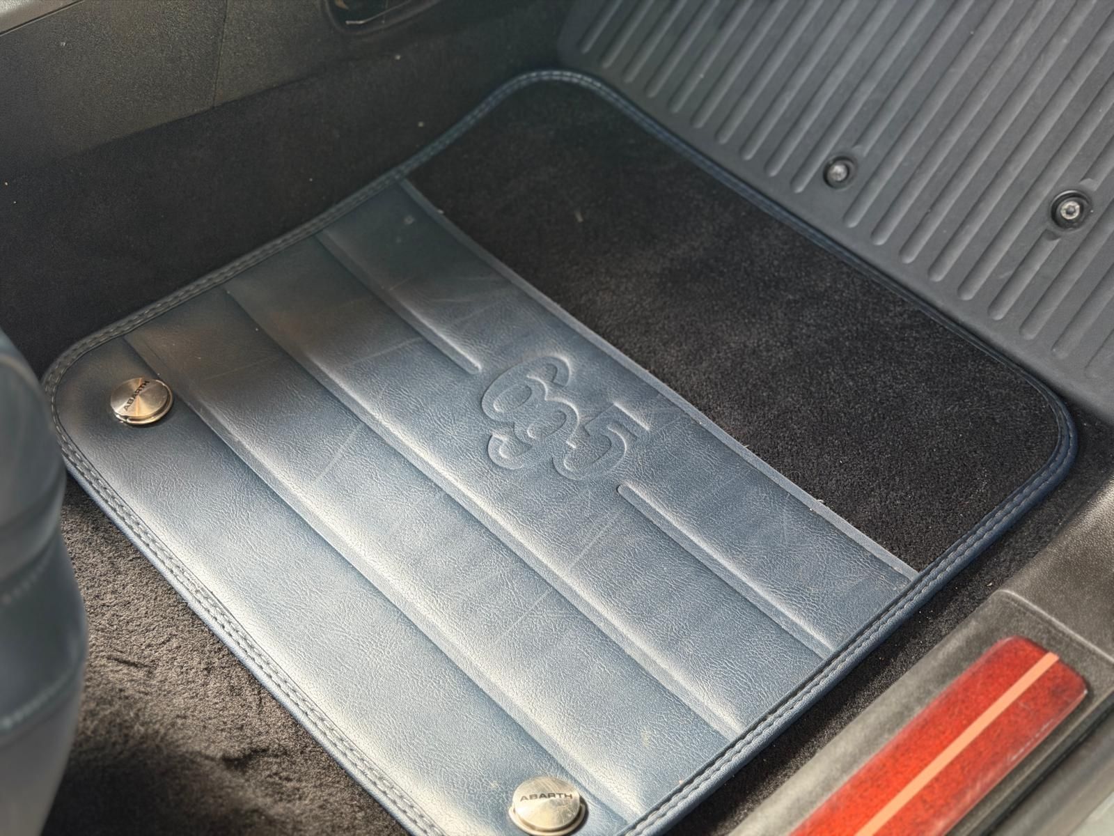 Fahrzeugabbildung Abarth 695C Rivale Navi KLIMA Mahagoni Optik ALU