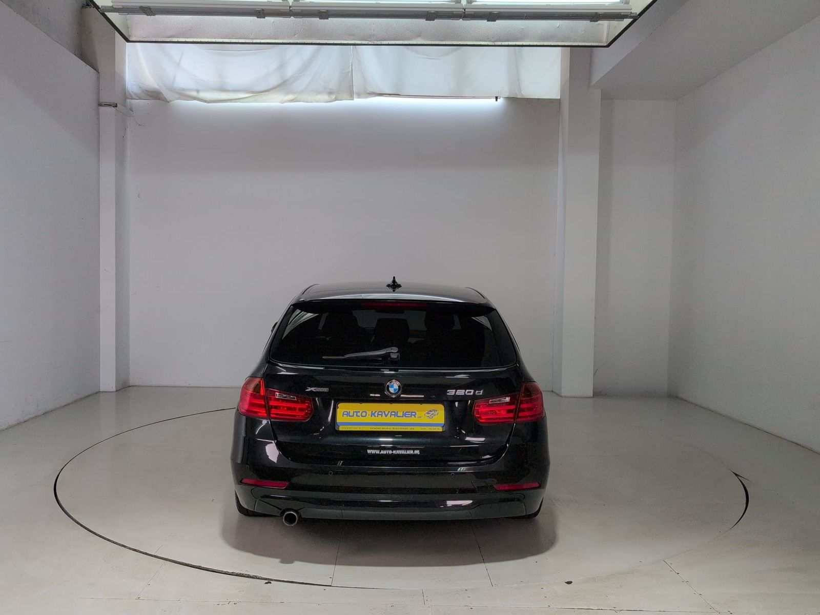 Fahrzeugabbildung BMW 320 d Touring xDrive * Leder * Bi- Xenon