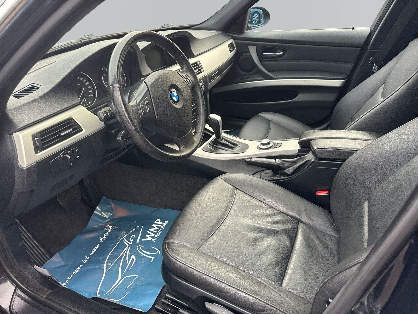 Fahrzeugabbildung BMW 330i Lim. /Navi./Xenon/PDC./Schiebedach/Tempomat