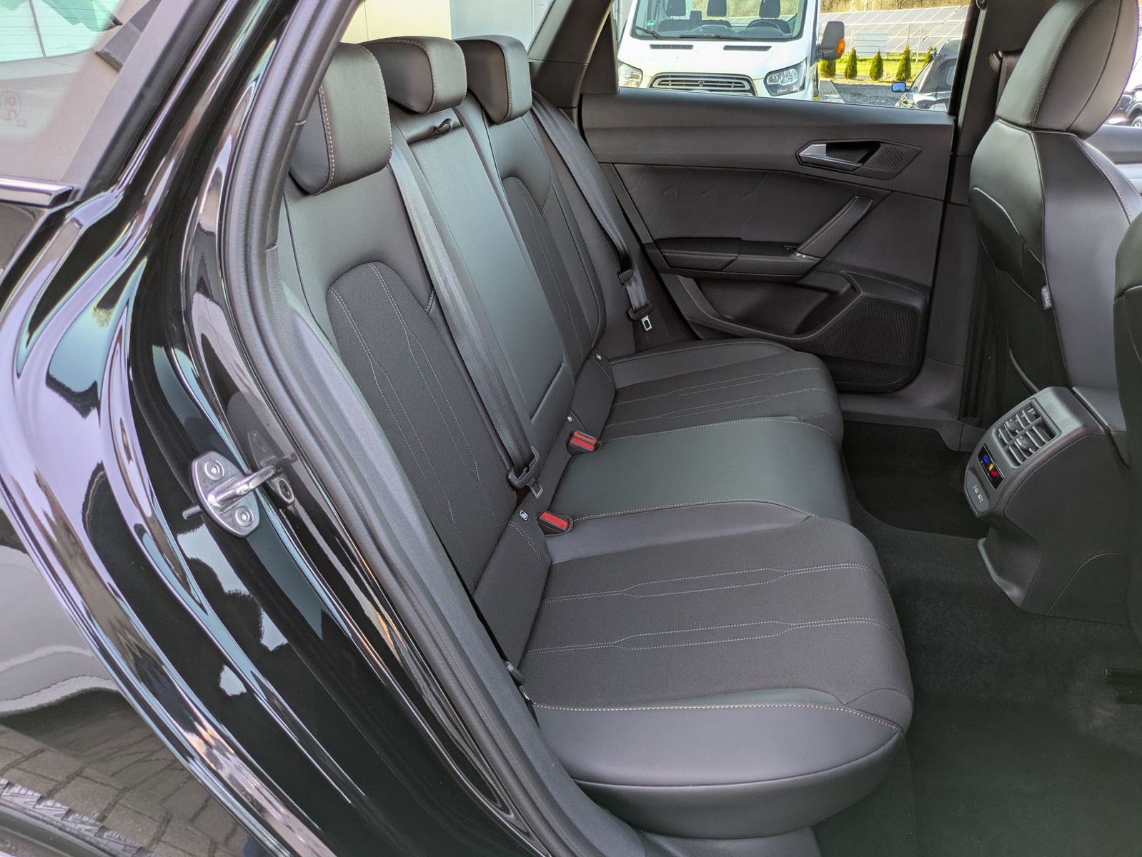 Fahrzeugabbildung CUPRA Leon 1.5 eTSI DSG MATRIX-LED*ACC*APP*KAMERA*18"