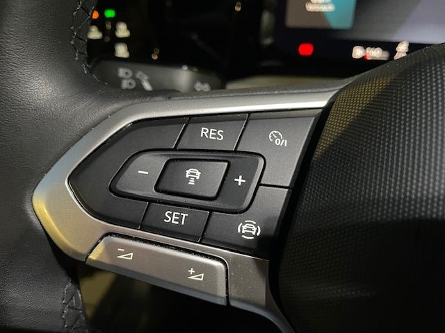 Golf 1.5 TSI VIII Move Navi Keyless Start LED AC