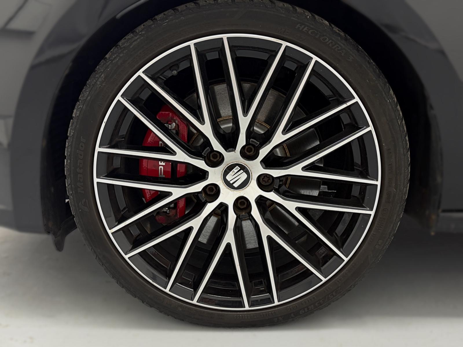 Seat Leon ST Cupra 290 ch DSG • Toit pano • Caméra • Cuir / Alcantara • DCC • Jantes 19"