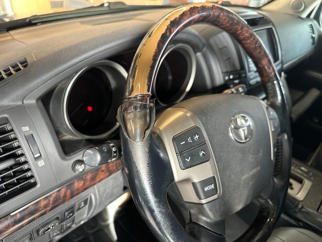 Toyota Land Cruiser 200 Executive