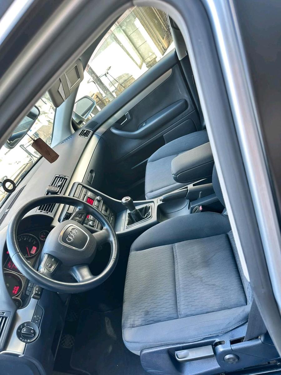 Audi A4 2009 — photo 9