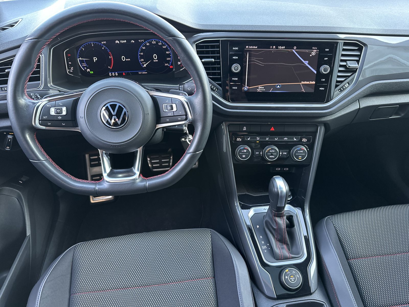 Fahrzeugabbildung Volkswagen T-Roc 2.0 TDI 4M DSG Sport NAV+LED+ACC+VCOCK+1HD