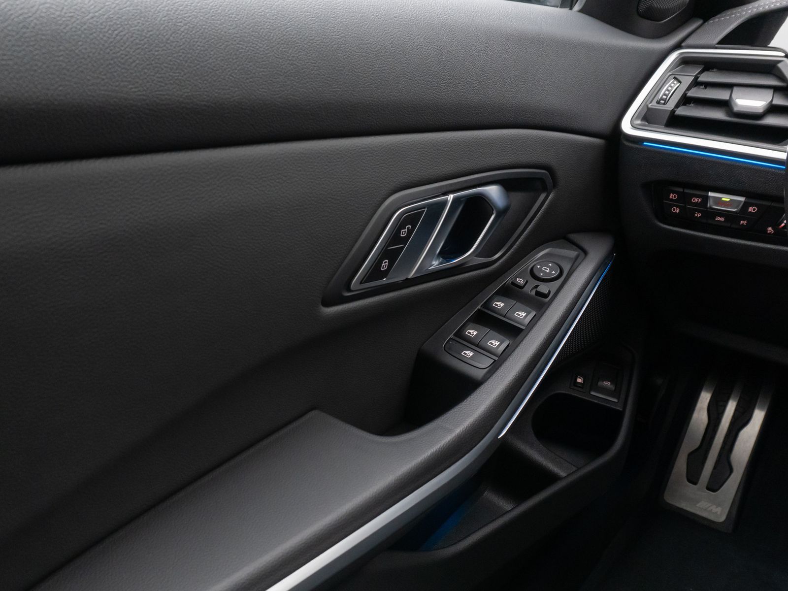 Fahrzeugabbildung BMW 320e M Sport HiFi DAB PDC Fernlichtassist 19Zoll