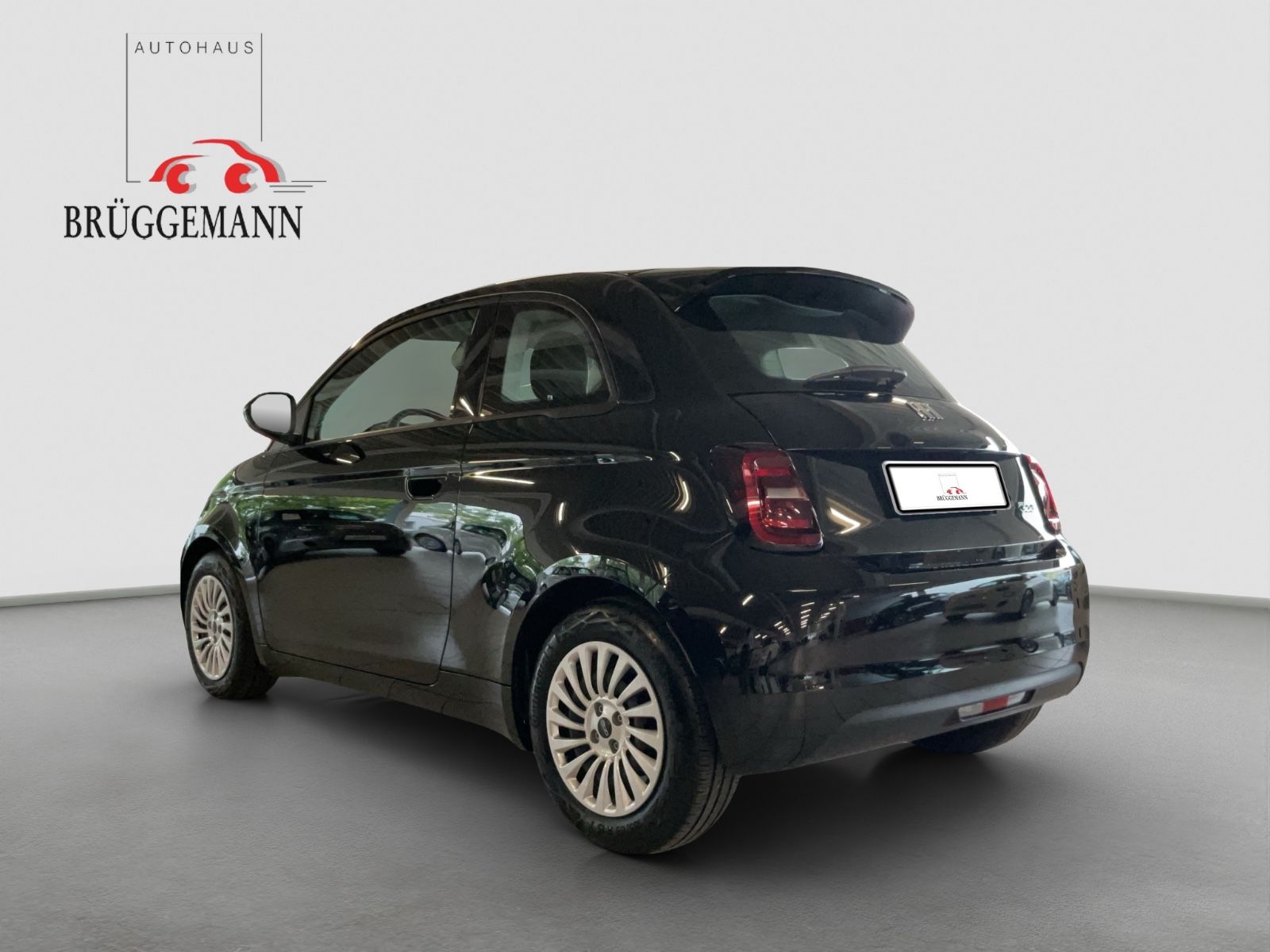 Fahrzeugabbildung Fiat 500e + Radio- & Winterpaket