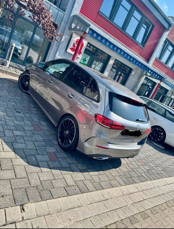 Image of Mercedes-Benz B 220