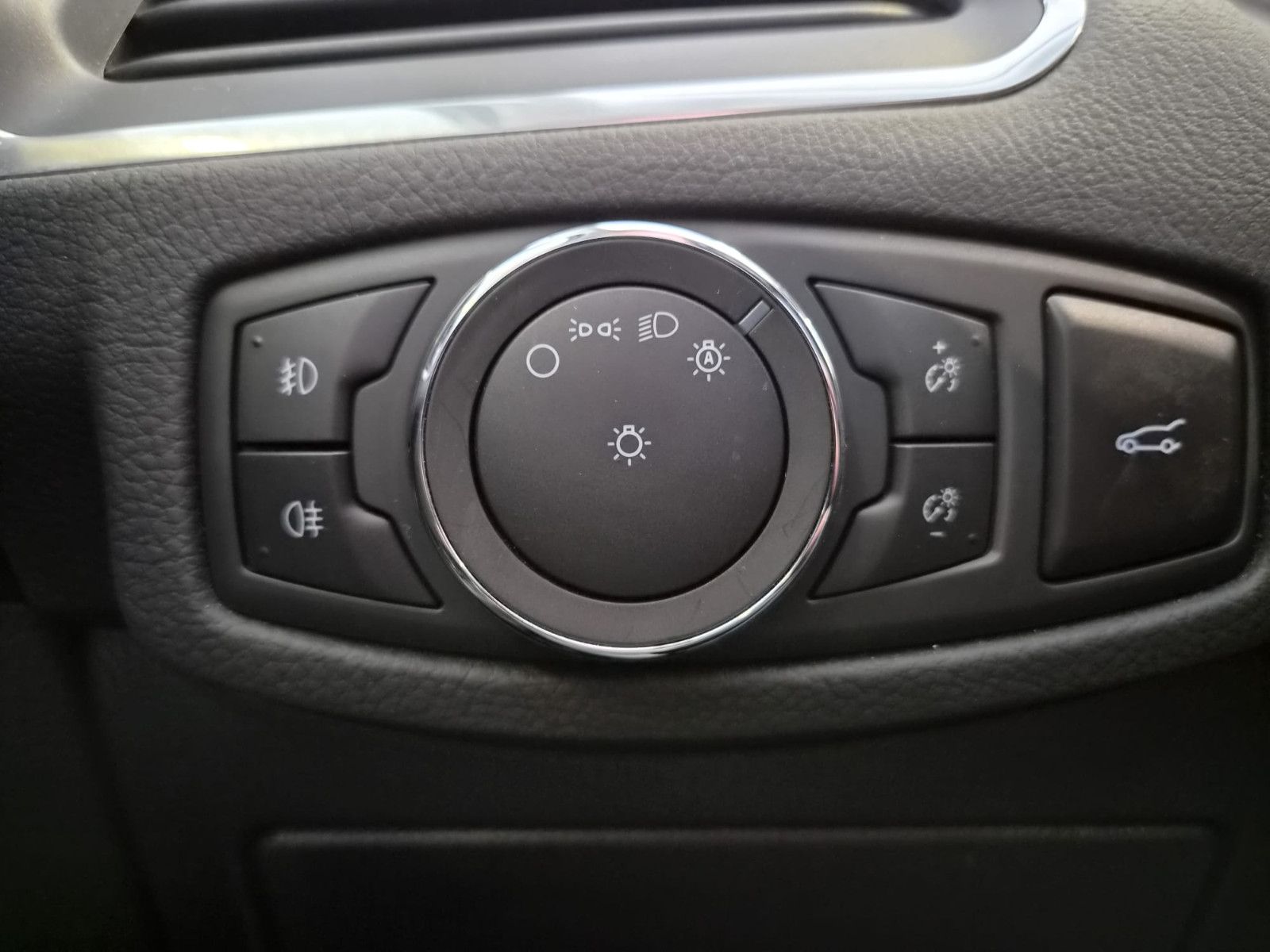 Fahrzeugabbildung Ford S-Max Titanium / 7 SITZE / SCHECKHEFT