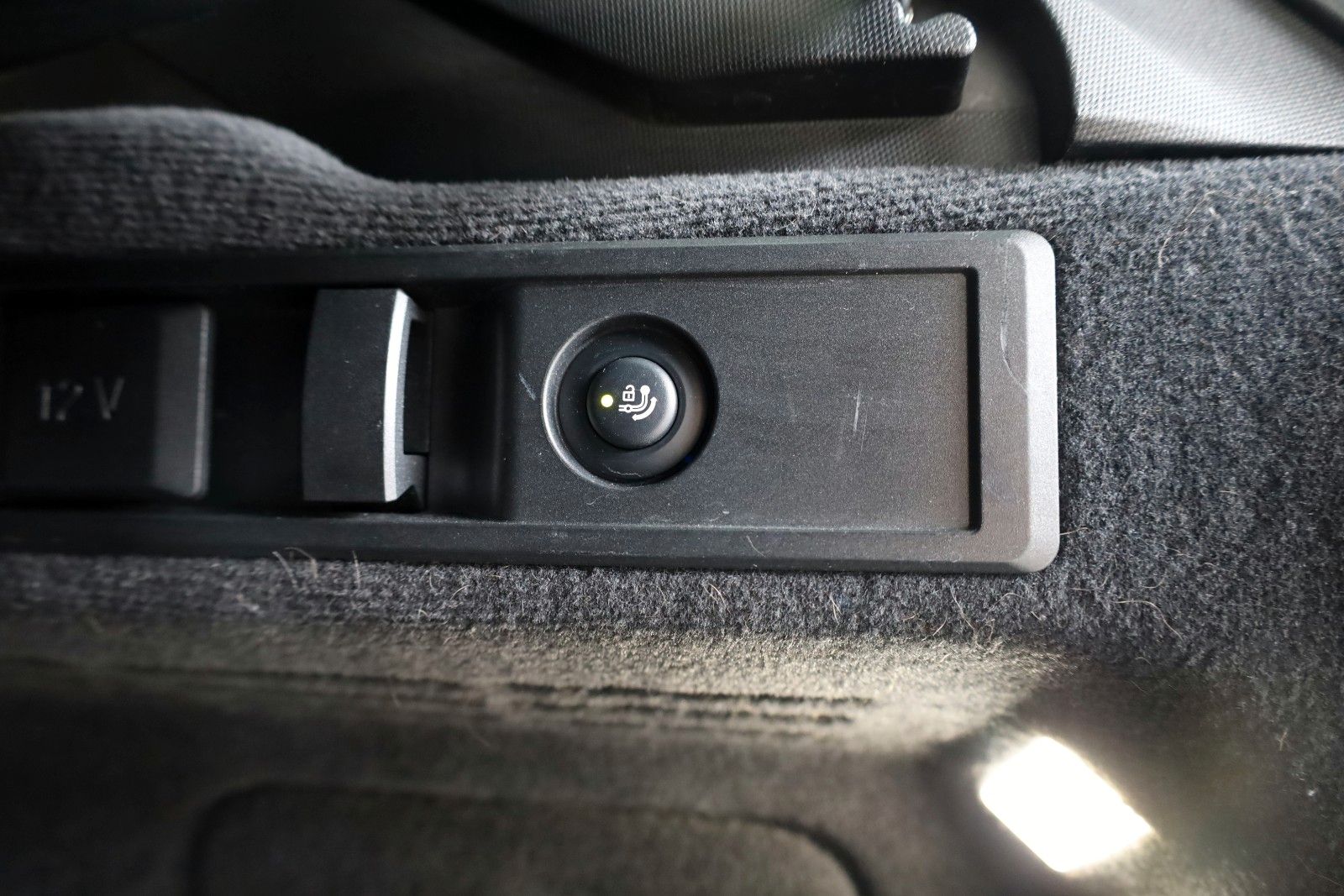 Fahrzeugabbildung BMW 318d Touring Sport Line,Leder,Navi,LED,HUD,AHK e