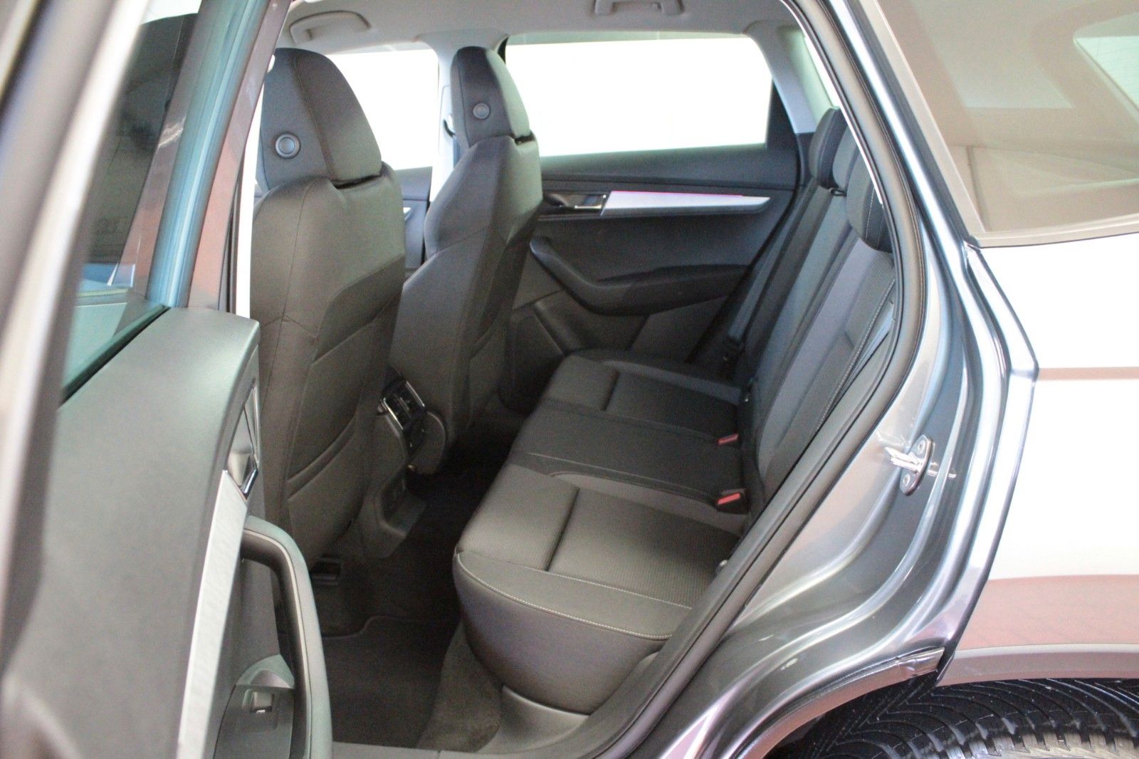 Fahrzeugabbildung SKODA Karoq 1.5l TSI ACT DSG TOUR  AHK schwenkbar