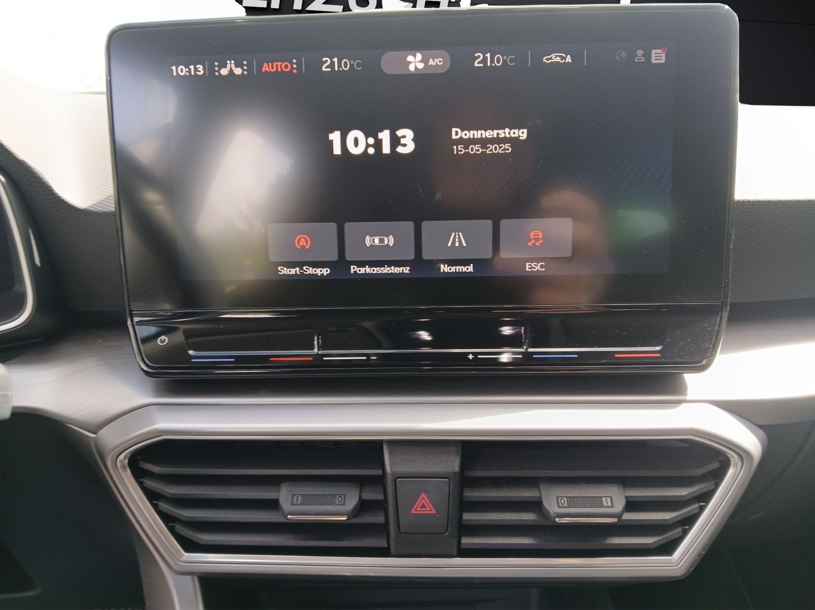 Fahrzeugabbildung SEAT Leon eTSI FR DSG STH LED Navi ACC RFK SH LM