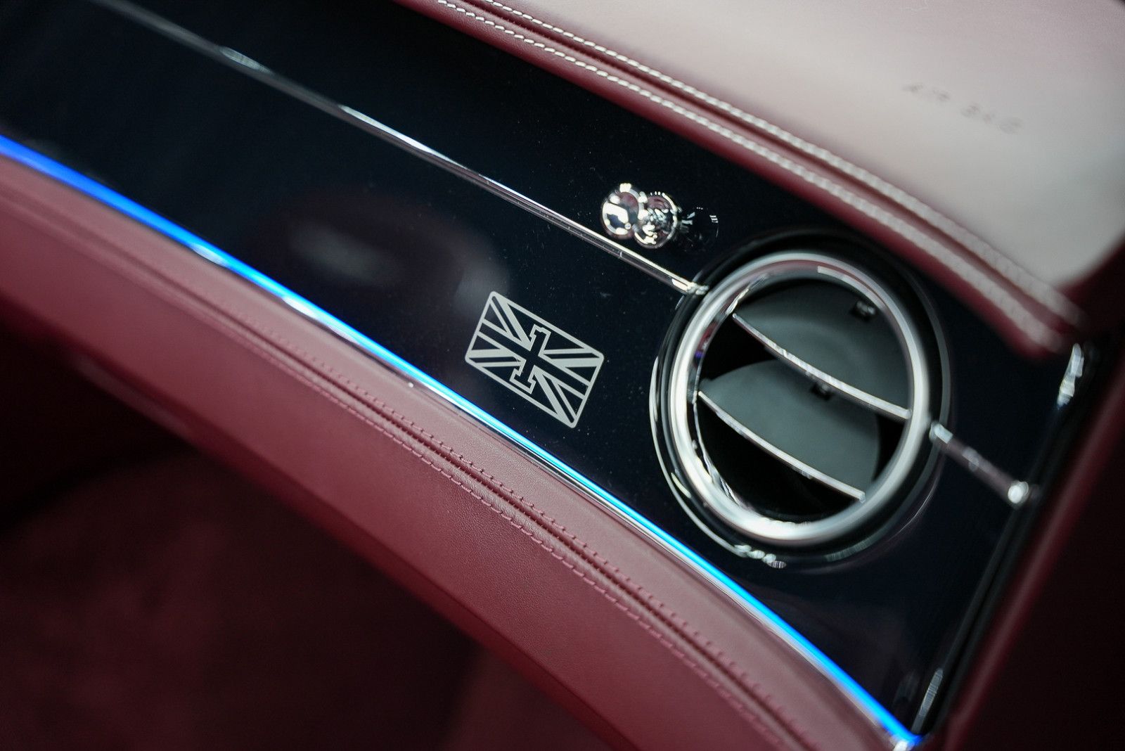 Fahrzeugabbildung Bentley Continental GTC 100years FirstEdition W12 CARBON