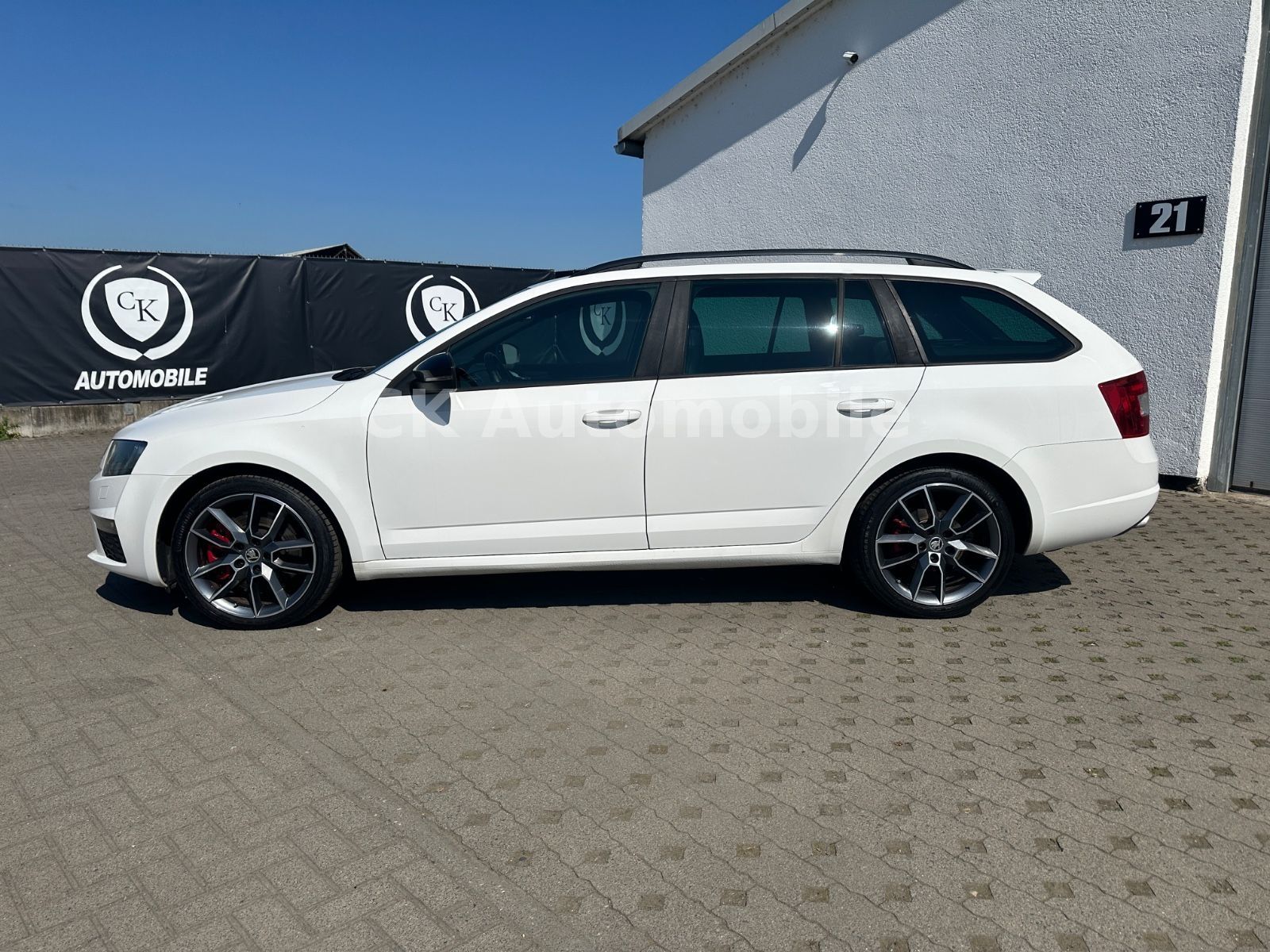 Fahrzeugabbildung SKODA Octavia Combi RS 2.0 TDI DSG/Navi/Bi-Xenon/PDC