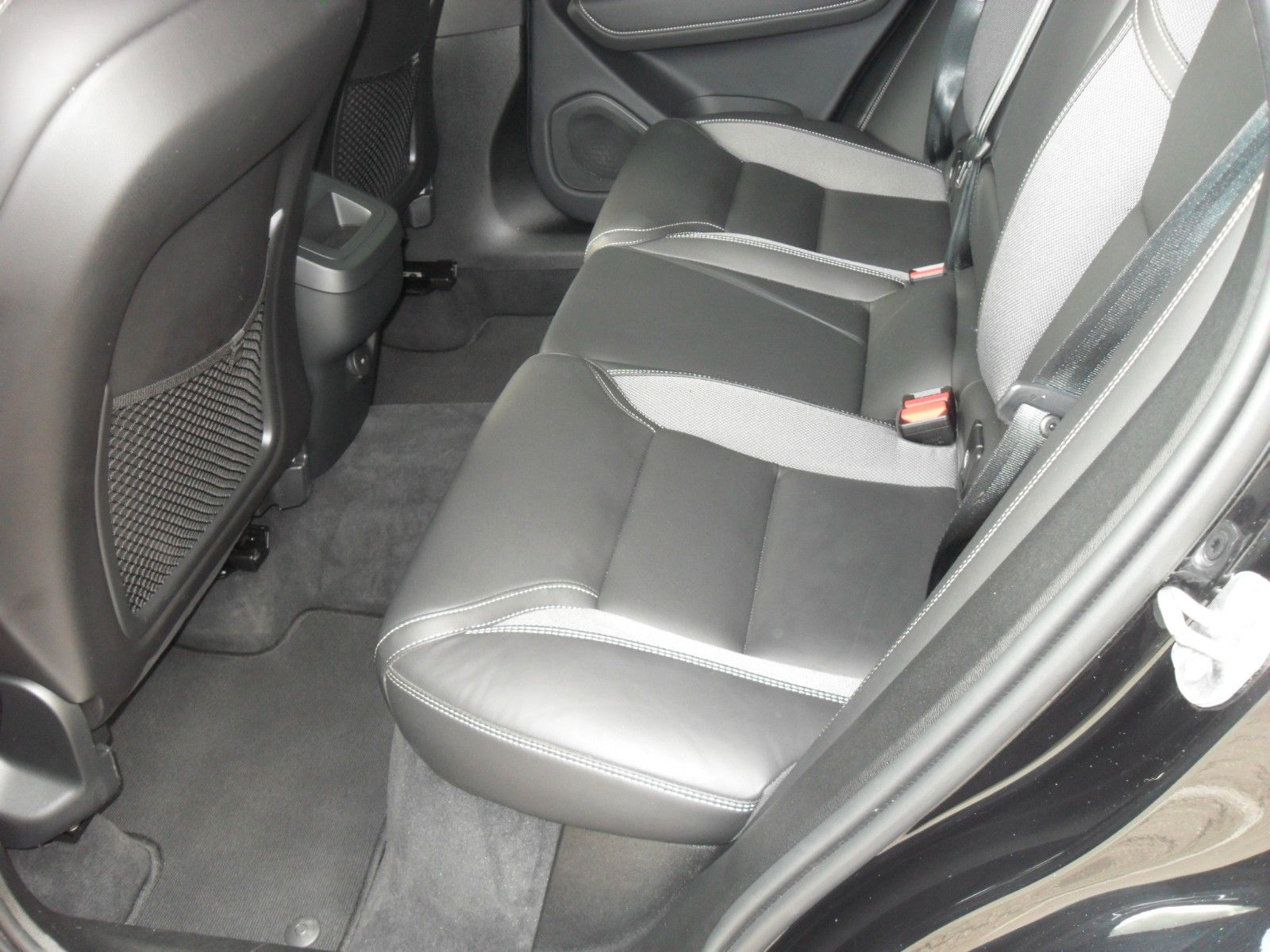 Fahrzeugabbildung Volvo XC 60 B5 Plus Black Edition AWD | HeadUp | 360°