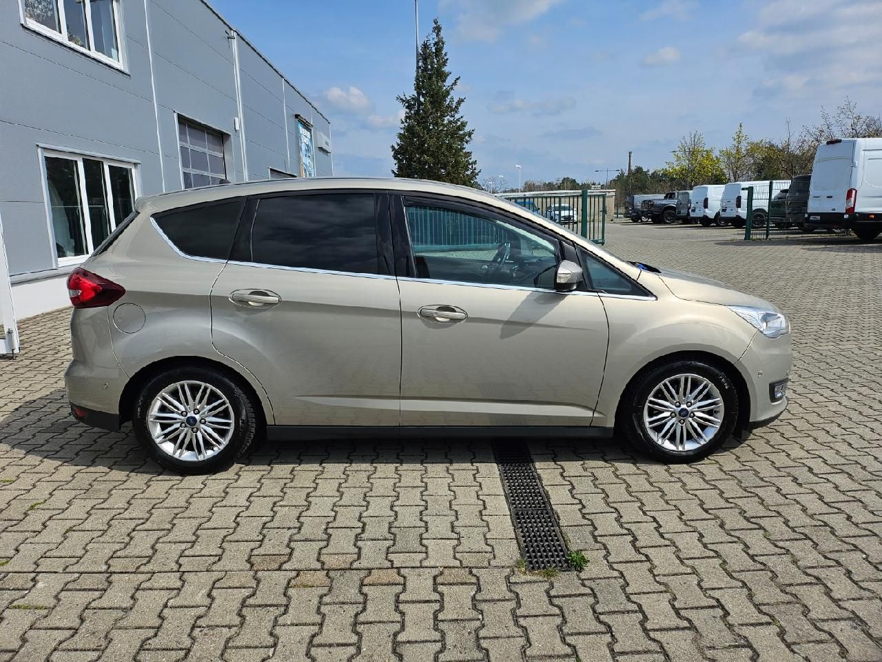 Fahrzeugabbildung Ford C-MAX Titanium