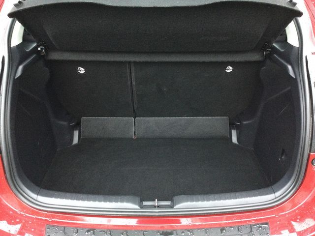 Yaris 1.5 Club KLIMA SHZ KAMERA ACC STANDHZ LED
