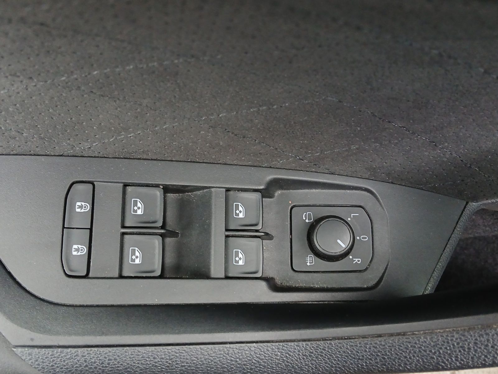 Fahrzeugabbildung SKODA Kodiaq RS 4x4 Matrix Navi AID GRA RFK SHZ 20"