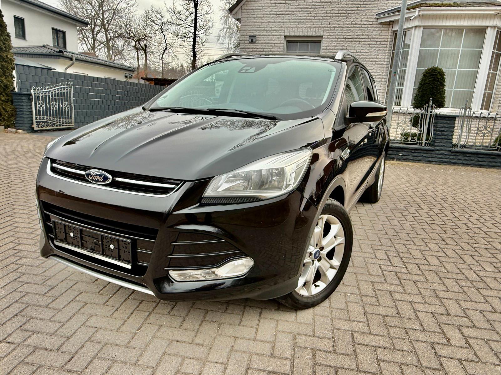 Ford Kuga Titanium 2.0 TDI  TEILLEDER 4X4 PDC AHK