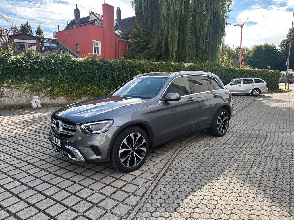 Image of Mercedes-Benz GLC 300