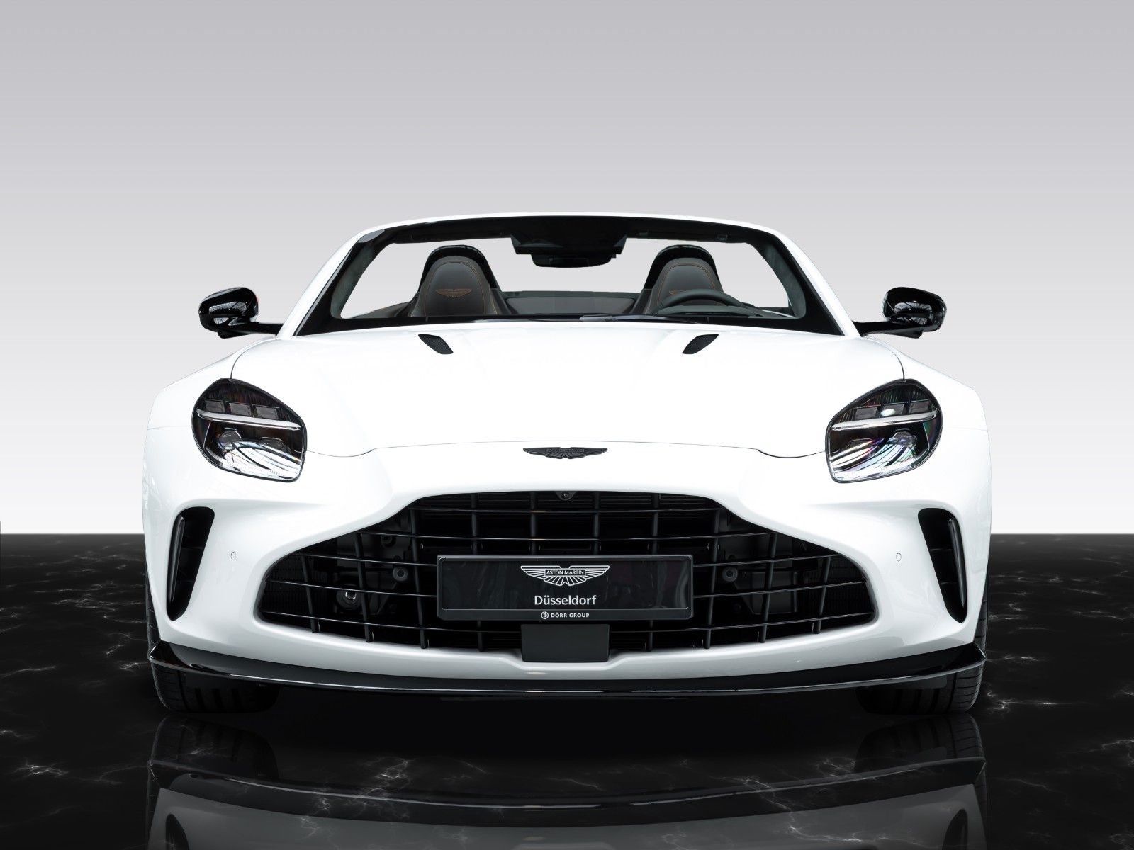 Aston Martin V8 Vantage Roadster| Black | 360 Degree Camera imagem 3