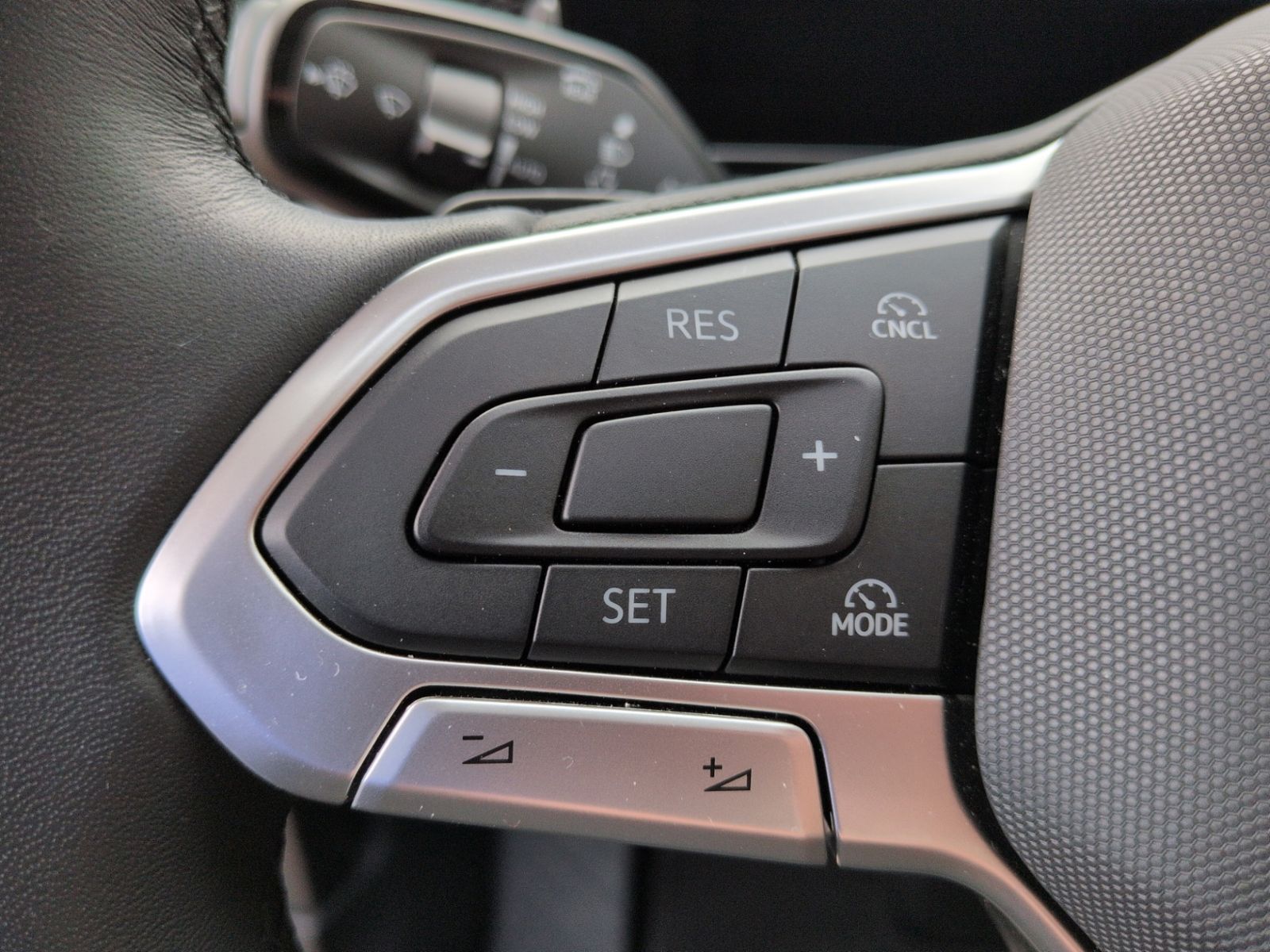 Tiguan 1.5 TSI DSG Life NAVI+AHK+LED+SHZ+KAMERA