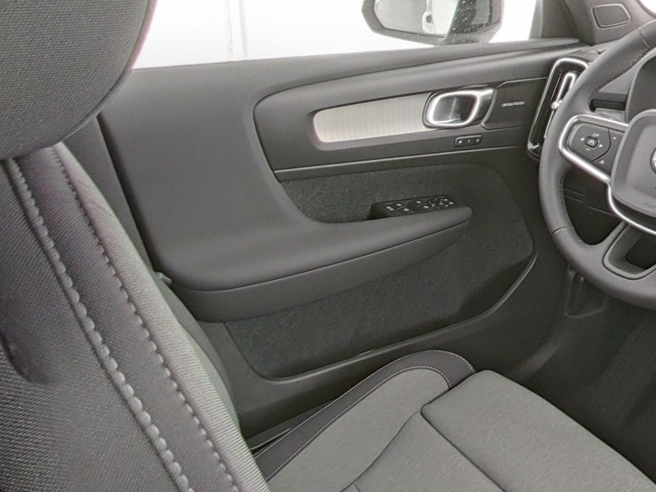 Fahrzeugabbildung Volvo XC40 Plus Dark 2WD