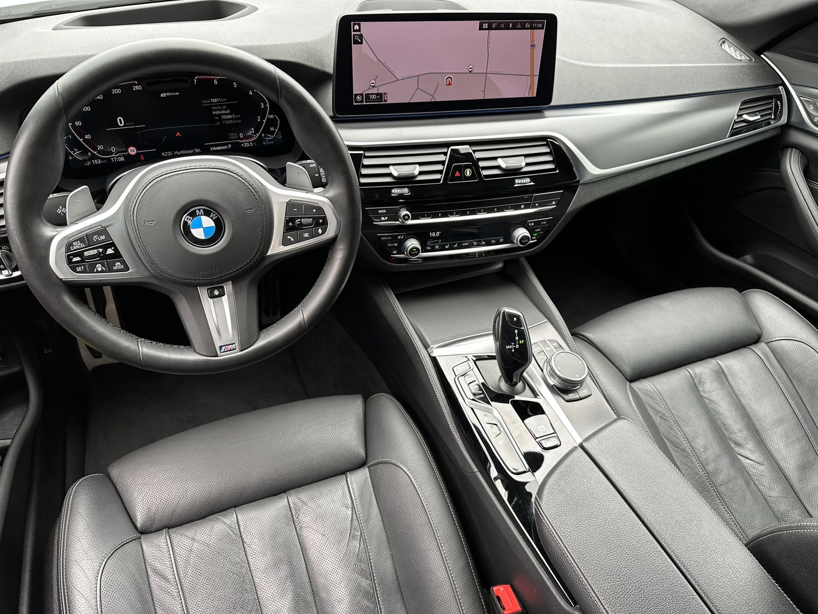 Fahrzeugabbildung BMW 530e Touring M-Sport NAV+LED+ACC+HEAD-UP+360°+VC