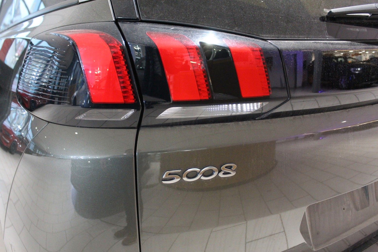 Fahrzeugabbildung Peugeot 5008 Allure 1.2T NAVI/PDC/T-LEDER/TEMPOMAT