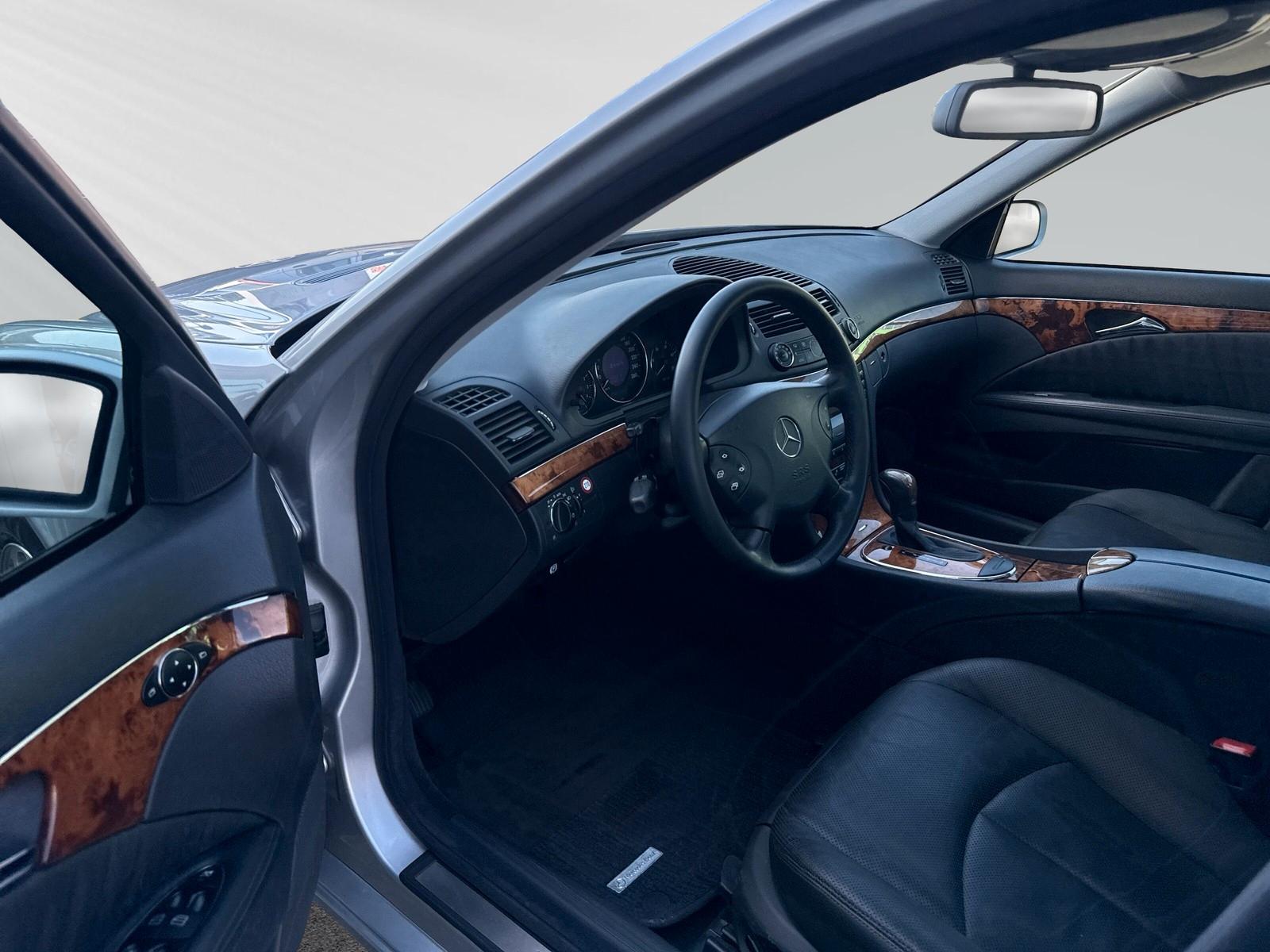Mercedes-Benz E 220 CDI W211 1.Hand LEDER SHZ SBL Heckrollo