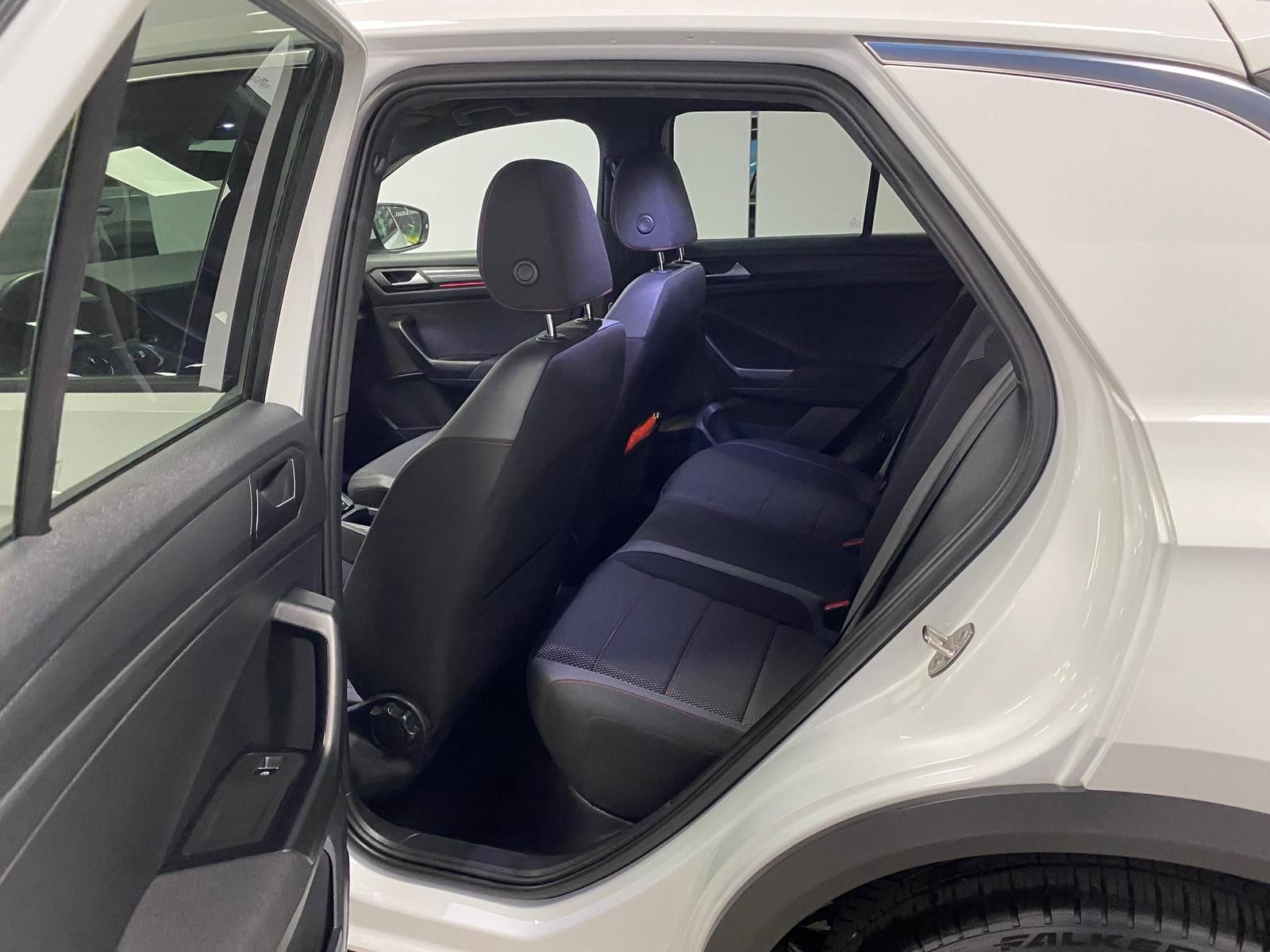 Fahrzeugabbildung Volkswagen T-Roc 1.5 TSI DSG SPORT R-LINE+ACC+AHK+ALLWETTER