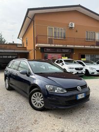 Volkswagen Golf - 1