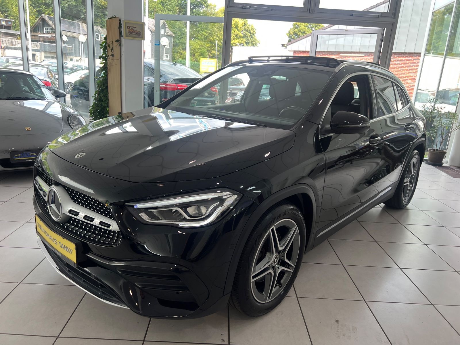 Fahrzeugabbildung Mercedes-Benz GLA 250 4Matic* AMG Line * PANORAMADACH *