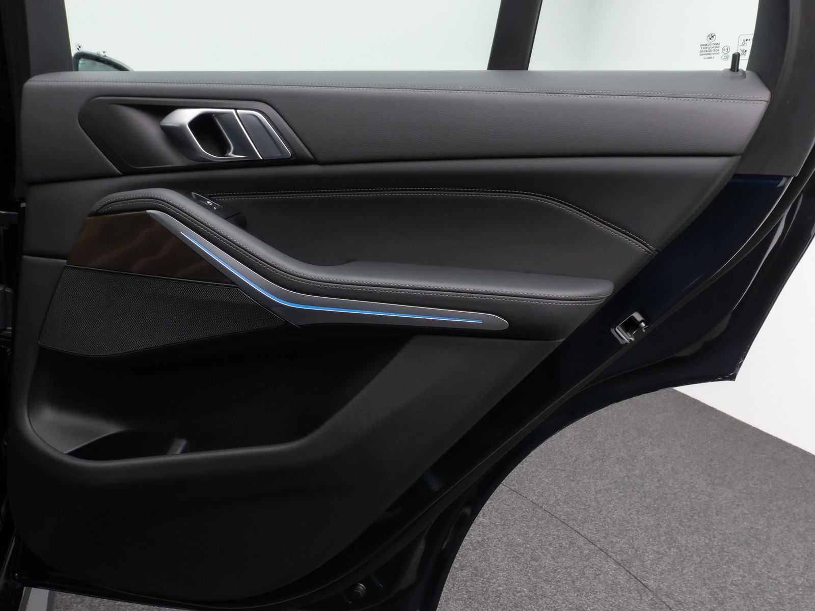 Fahrzeugabbildung BMW X5 xD45e M Sport Panorama HUD HiFi DisKey 22Zoll