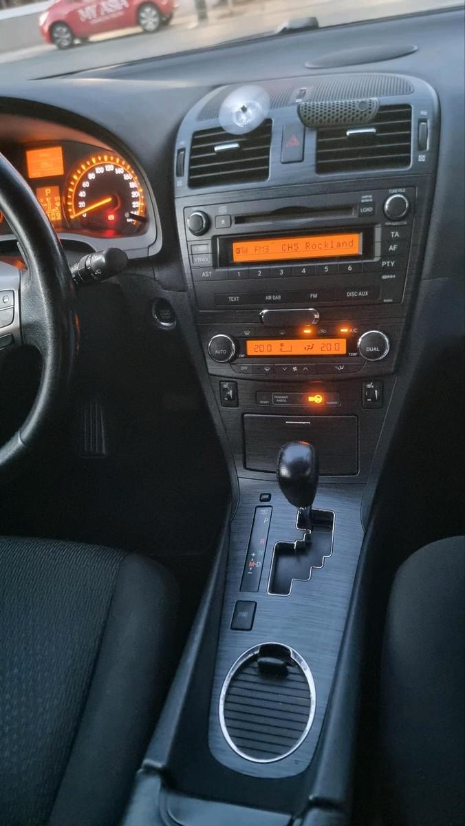 Toyota Avensis 2010 — photo 8