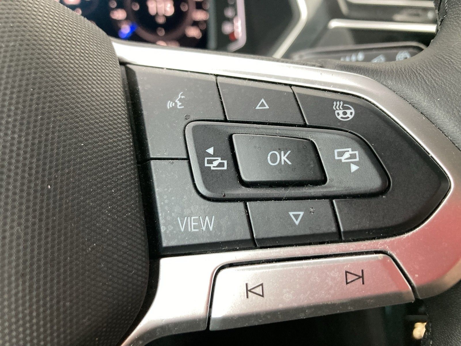 Fahrzeugabbildung Volkswagen Tiguan TSI Elegance 4M DSG Matrix Navi ACC STH A