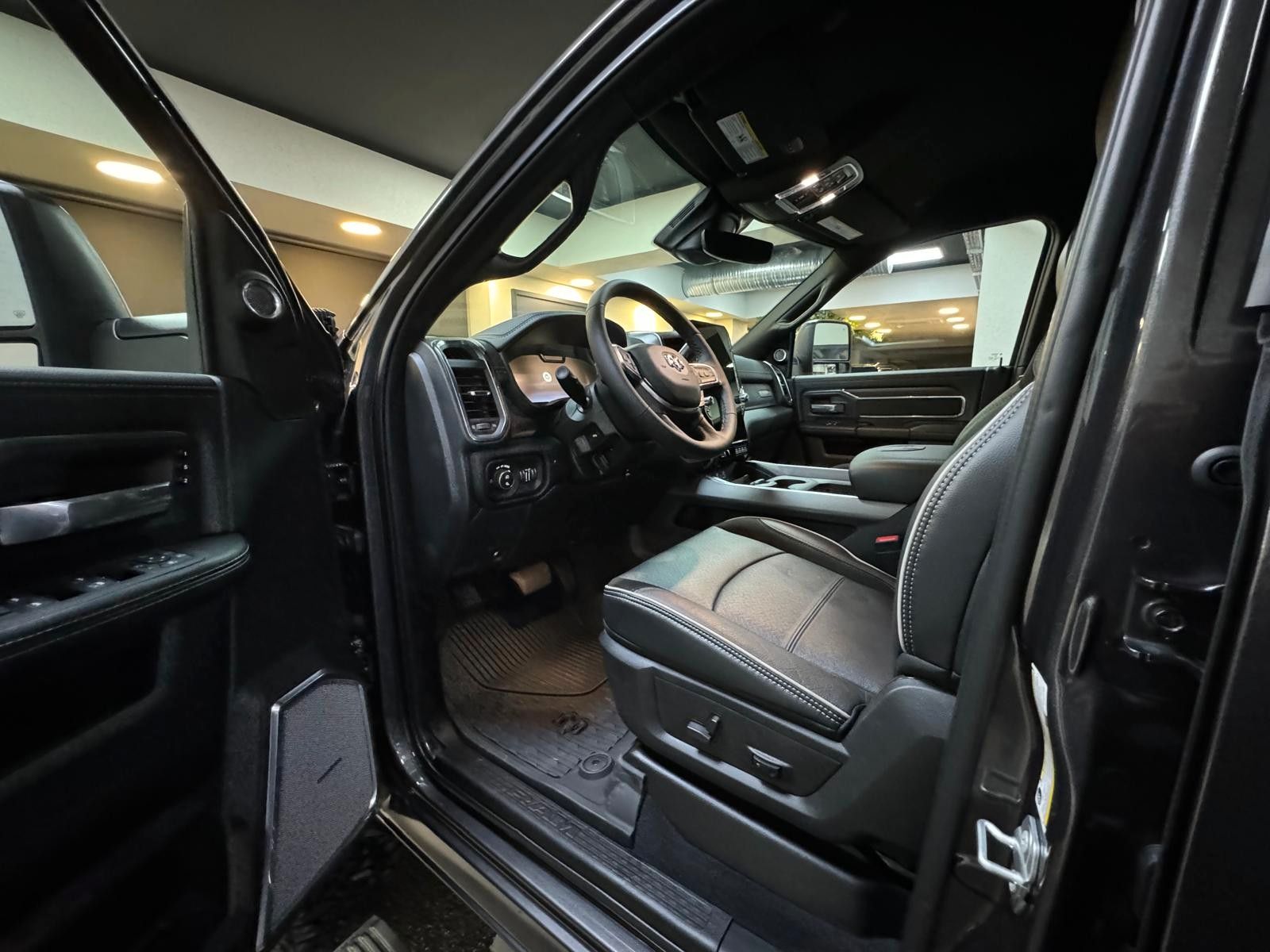 Fahrzeugabbildung Dodge RAM 3500 LARAMIE AEV OFF ROAD 6.4L-V8 37"-LONG
