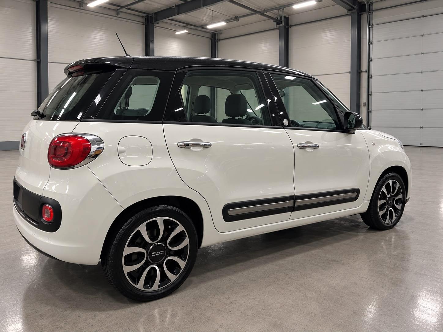 Fiat 500L 2013 — interior