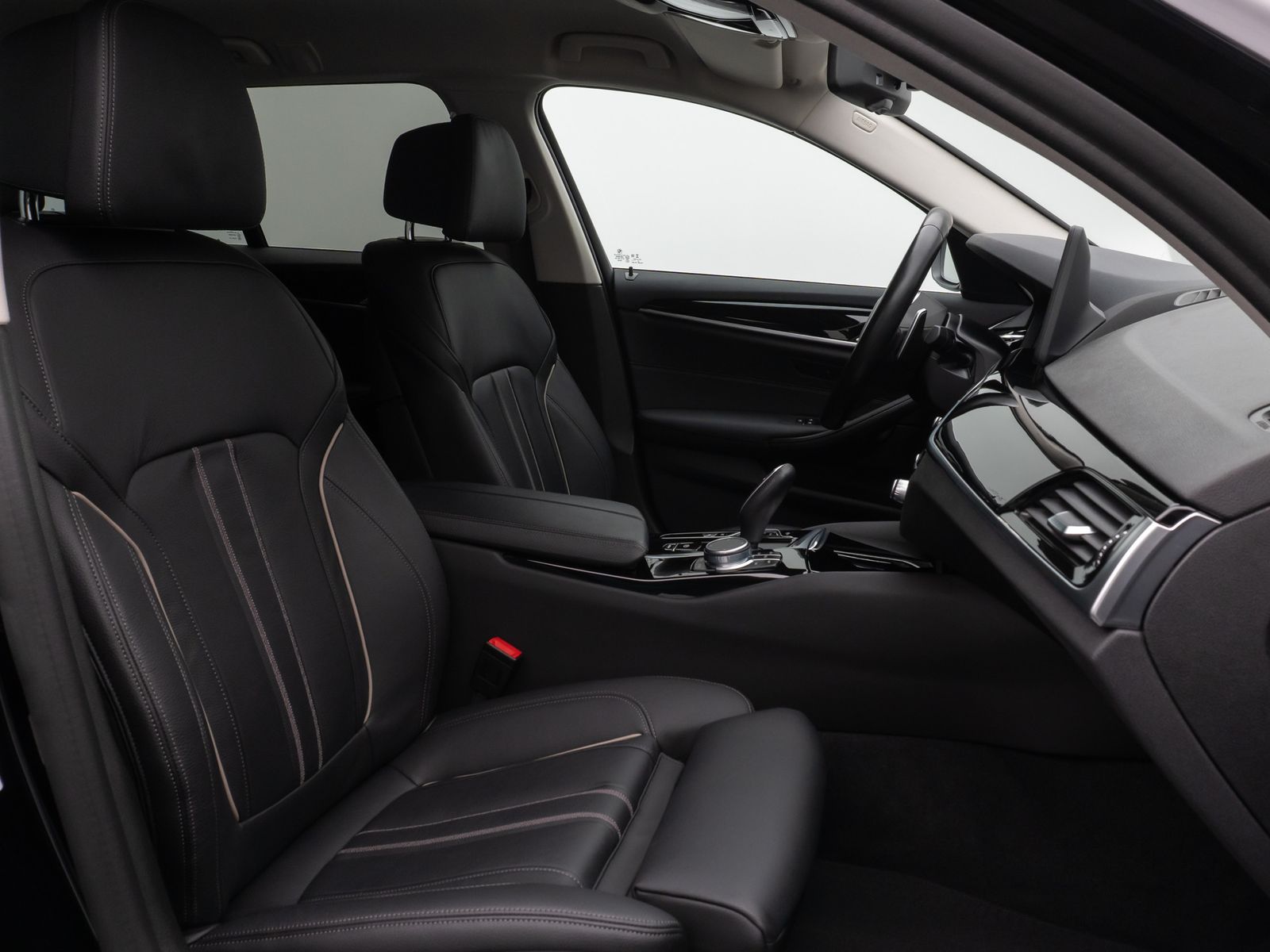 Fahrzeugabbildung BMW 530e xD Kamera Komfort DisplKey Alarm