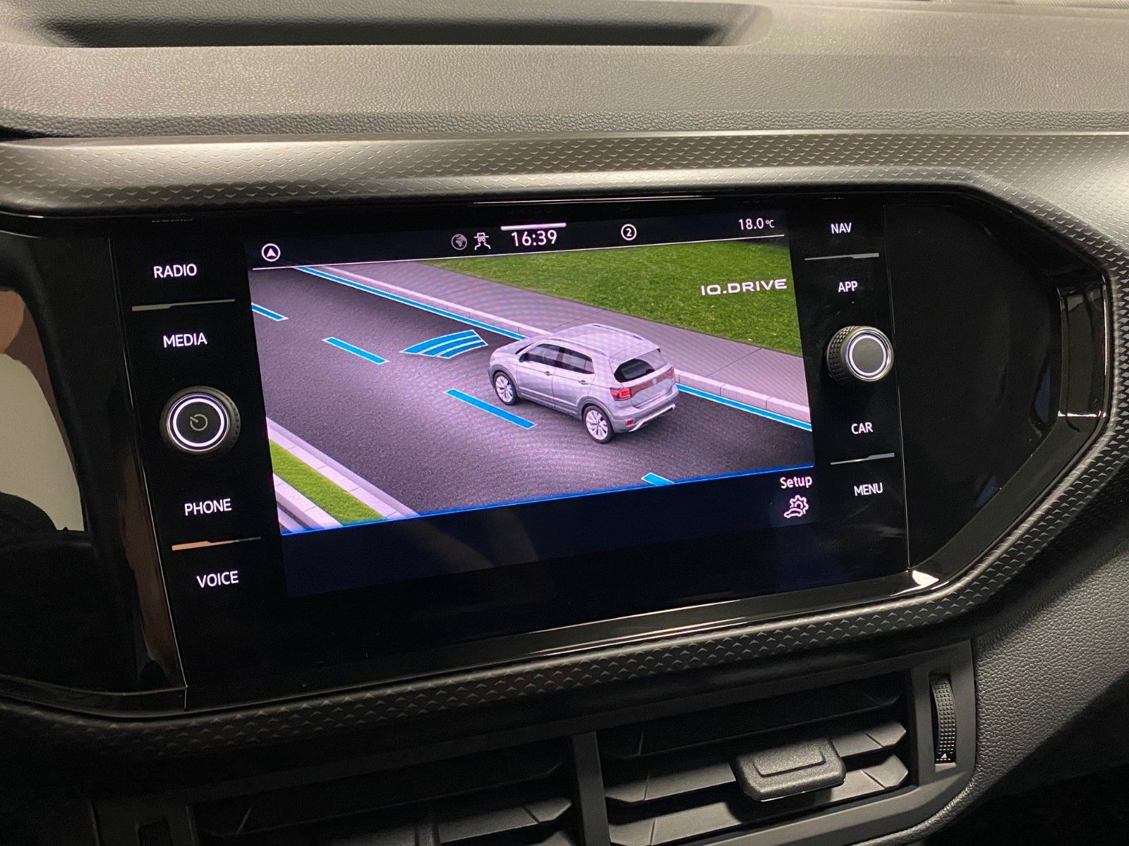 Fahrzeugabbildung Volkswagen T-Cross 1.0 TSI LIFE+ALLWETTER++SITZHEIZUNG+PDC+