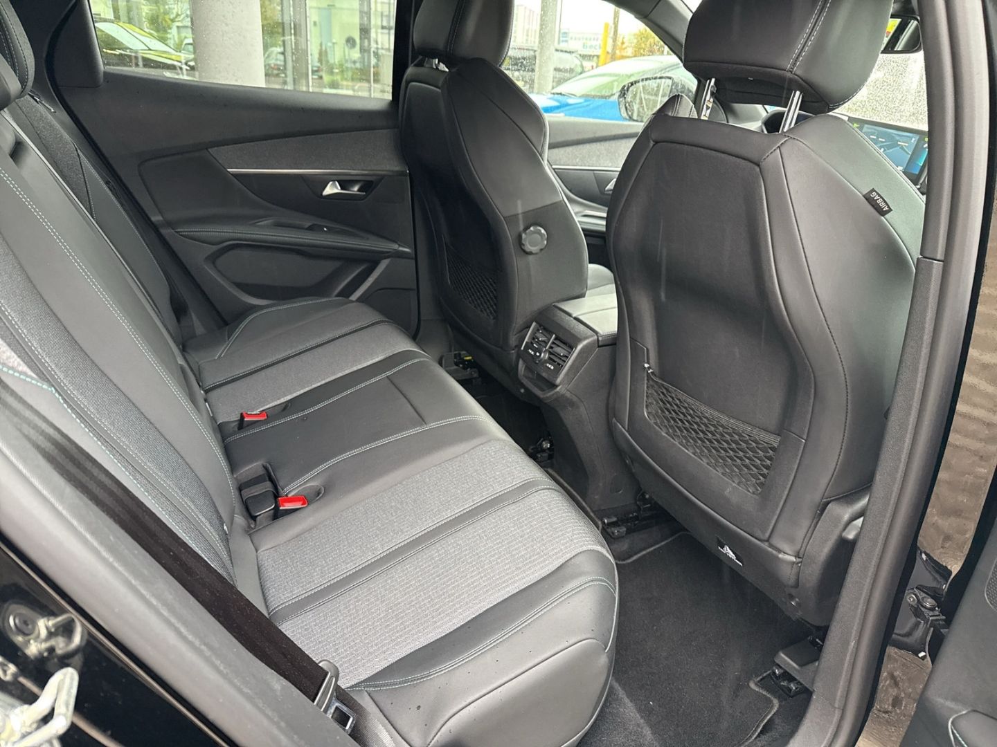 Fahrzeugabbildung Peugeot 3008 Hybrid 225 Allure Pack Navi Digitales Cockp