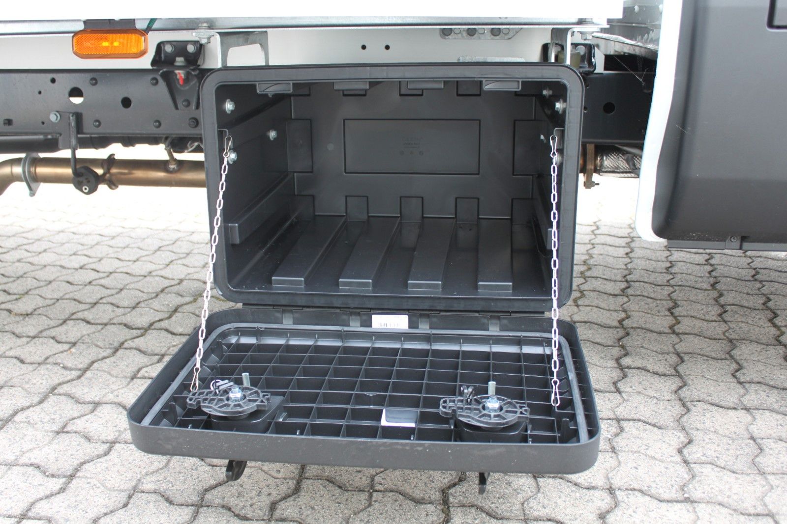 Fahrzeugabbildung Iveco 35S16A8/P Koffer/LBW/Seitentür Voll-LED