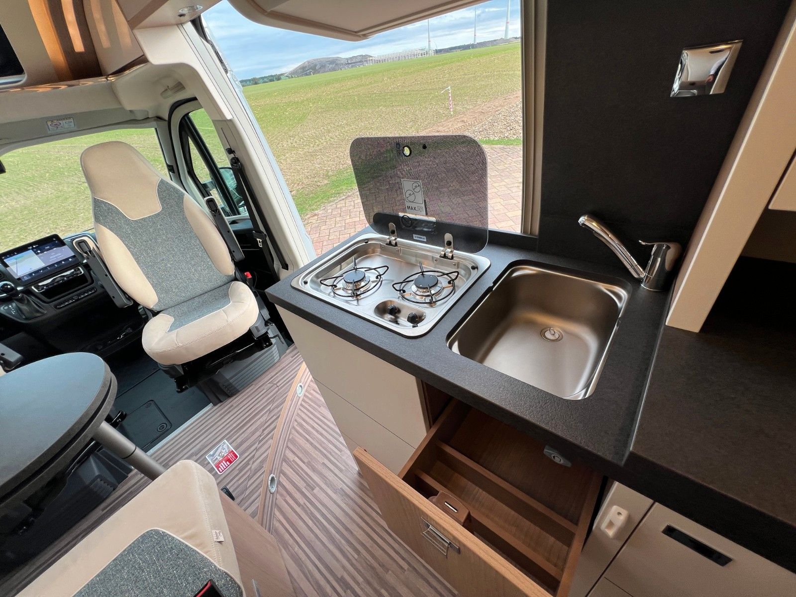 Fahrzeugabbildung Malibu Van first class - two rooms GT skyview 640 LE RB