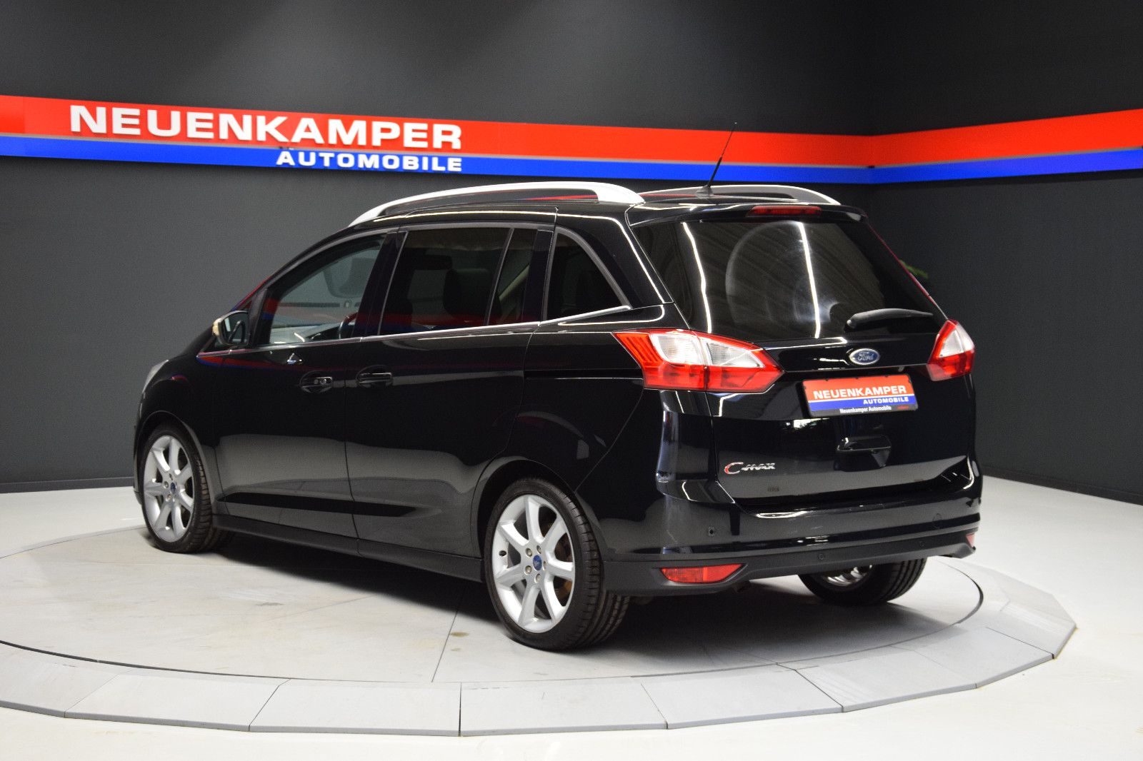 Fahrzeugabbildung Ford Grand C-MAX Titanium 7 Sitze Navi Leder Luxus